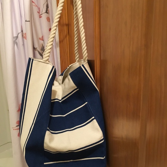 All Purpose Canvas Travel Bag - Picture 4 of 5